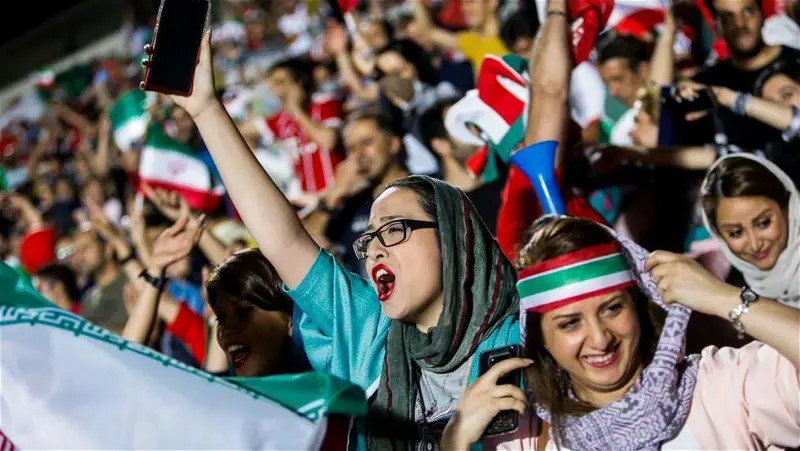 Iran lifts ban on women attending top league&nbsp;matches