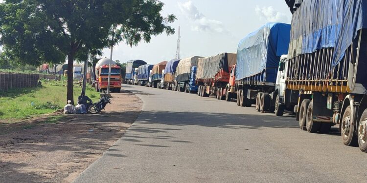 Several trucks stranded as Nigeria shuts borders with&nbsp;Niger