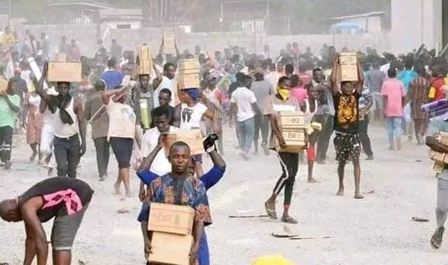 Residents of Yenagoa loot&nbsp;palliative