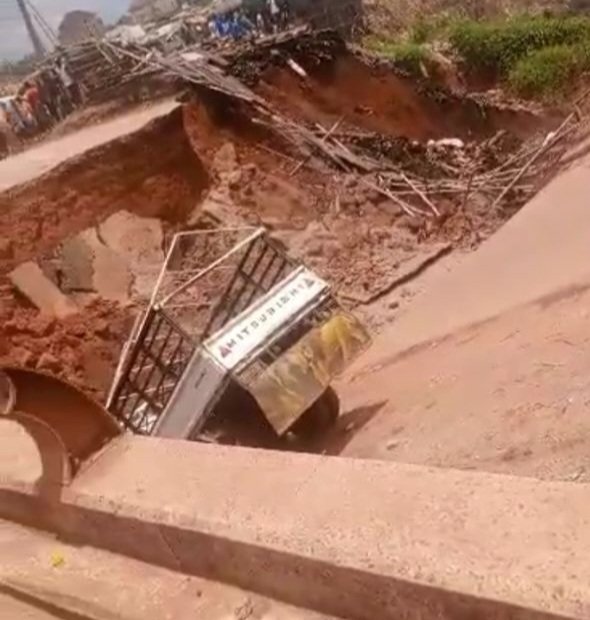 Trucks Trapped As Overhead Bridge Collapses In Enugu