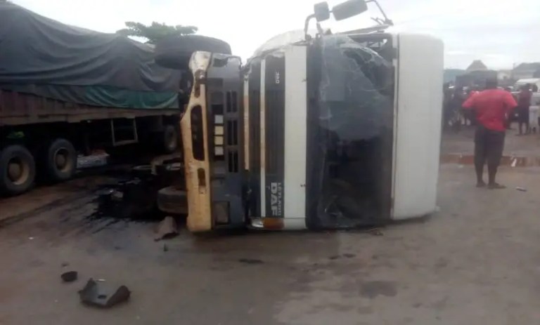 FLASH: Tension In Anambra As Container Falls On Bus, Kills Five&nbsp;Passengers