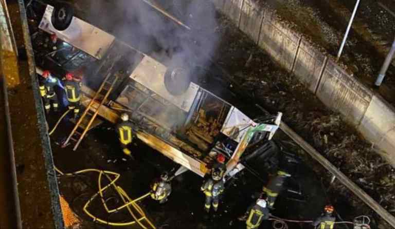 FLASH: 21 Killed As Bus Filled With Tourists Crashes In&nbsp;Venice