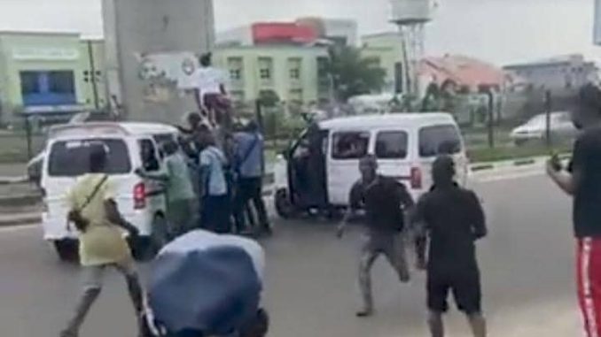 Man Rescued, Prevented From Committing Suicide In Lagos (Watch&nbsp;Video)