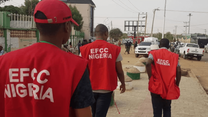 BREAKING: EFCC Raids Hostel, Arrests Many OAU Students&nbsp;(Video)