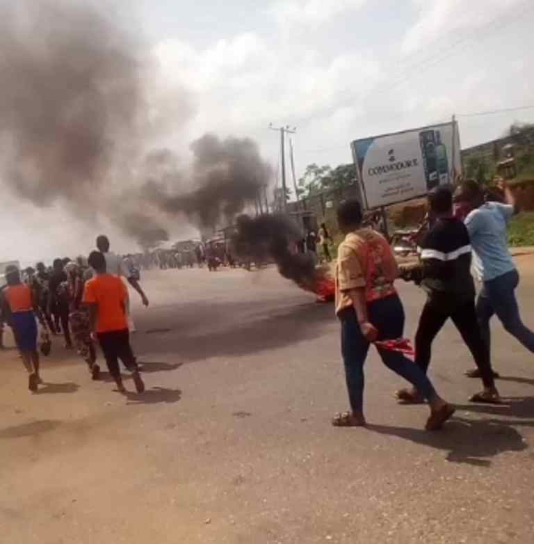 BREAKING: Heavy Protest As Truck Crushes Two Female Students, One Other In Ogun (See&nbsp;Video)