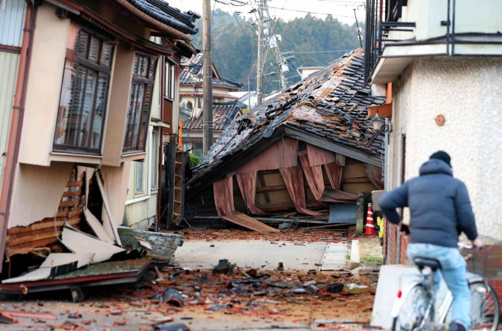 48 Dead in Japan Earthquake, Dozens&nbsp;Trapped