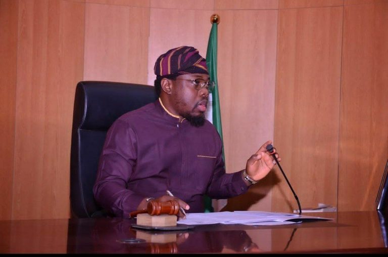 OSHA Speaker Gifts UTME Forms to 400&nbsp;Students