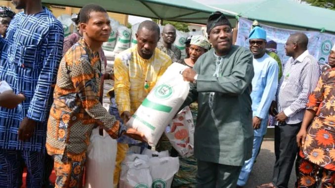 Ogun Govt Sells Subsidized Rice To Civil Servants&nbsp;(Photos)