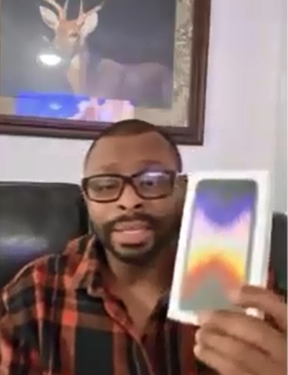 (VIDEO) Man Outraged After Lady Rejects Iphone SE Gift He Bought For&nbsp;Her