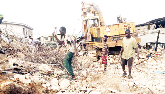 Minor killed, others injured as excavator hits Lagos&nbsp;mosque