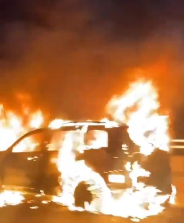 Highlander SUV On Fire On 3rd Mainland Bridge, Lagos
