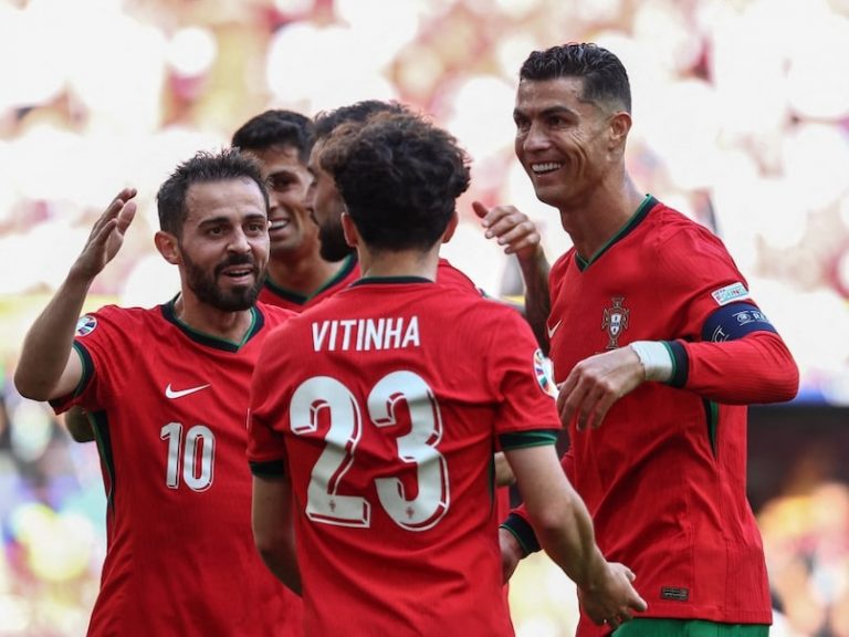 EURO: Portugal cruise past Turkey to reach&nbsp;16