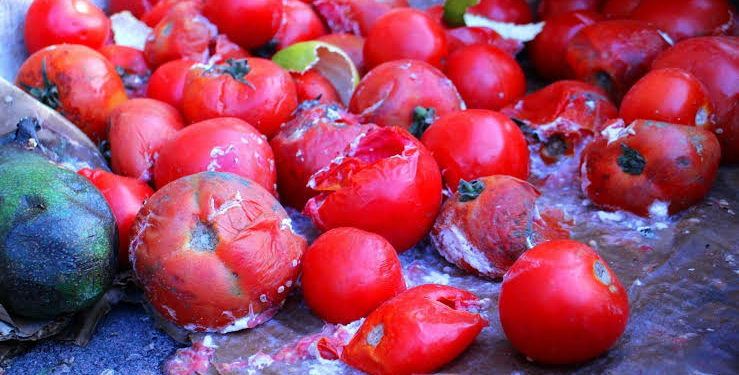 Nigerians turn to rotten tomatoes, ‘baje’, pastes, and grinded pepper mixed with ‘kolanuts’ due to scarcity and high cost of making&nbsp;‘soup