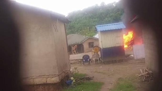Hoodlum Set Olowu’s Palace on Fire In Osun&nbsp;(Video)