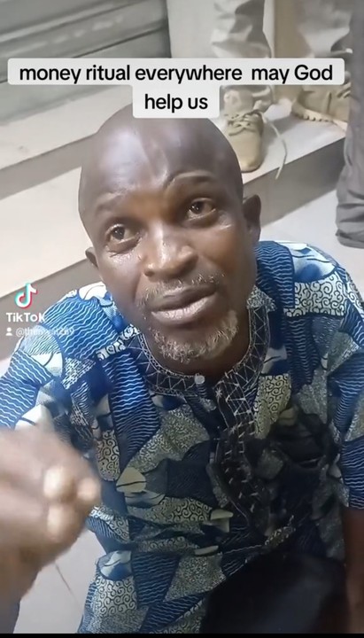 2 Nigerian Men Caught Trying To Pack Sand From 3 Banks For Money&nbsp;Ritual