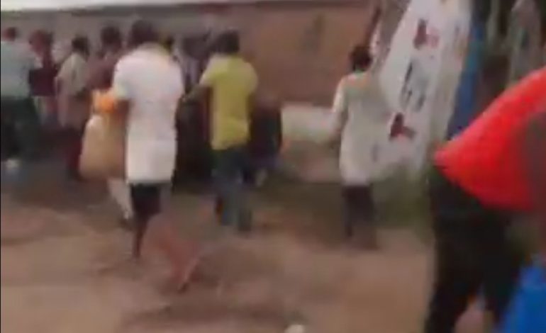 Cross River: Residents Scoop Fuel From Fallen Tanker&nbsp;(Video