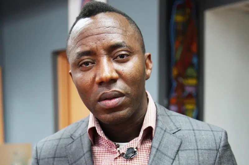 Thugs Attacks Sowore in Lagos